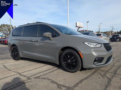Used 2022 Chrysler Pacifica Touring-L