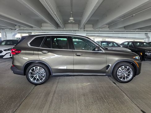 New 2026 BMW X5 xDrive50e w/ Premium Package AWD/4WD image 3