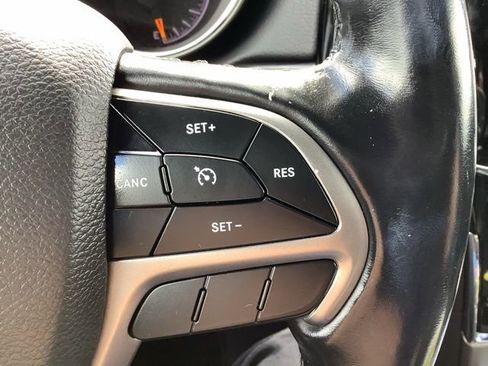 Used 2020 Jeep Grand Cherokee Altitude image 22