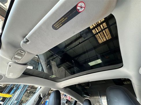 Used 2018 Tesla Model 3 Long Range image 26