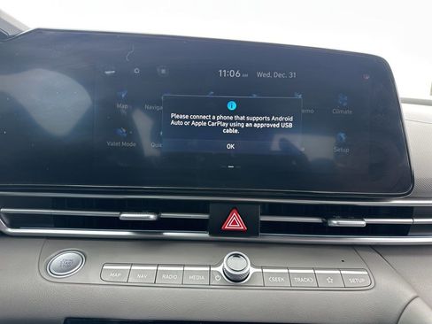 Used 2024 Hyundai Elantra SEL image 32