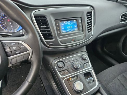 Used 2015 Chrysler 200 Limited w/ Convenience Group image 30