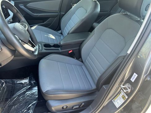 Used 2025 Volkswagen Jetta SE image 21