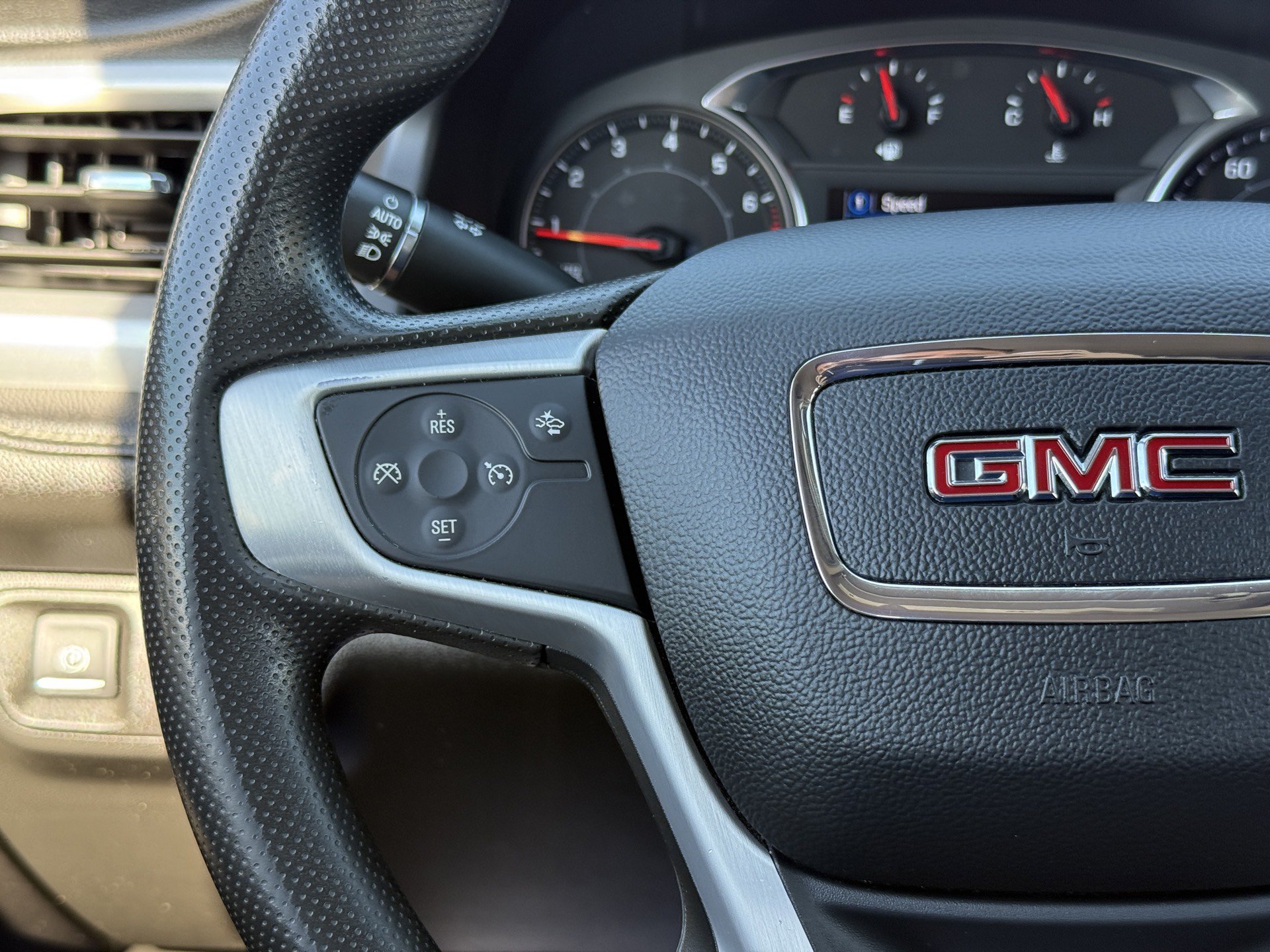 Used 2023 GMC Acadia SLE w/ Driver Convenience Package FWD image 21