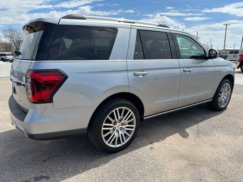 Used 2024 Ford Expedition Limited AWD/4WD image 6