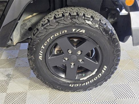 Used 2015 Jeep Wrangler Unlimited Sahara image 14