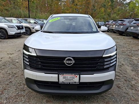 Used 2025 Nissan Kicks SV image 28