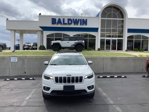 Used 2020 Jeep Cherokee Latitude Plus w/ Cold Weather Group AWD/4WD image 2