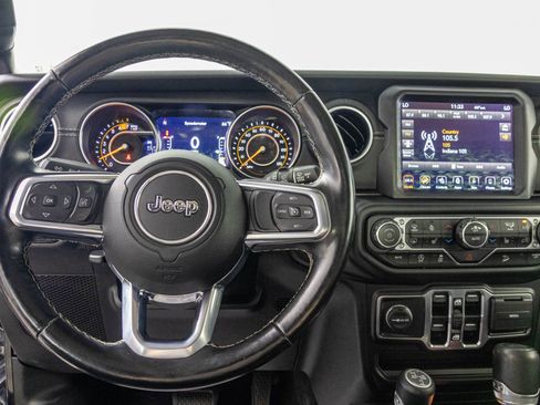 Used 2020 Jeep Wrangler Unlimited Sahara AWD/4WD image 31