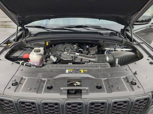 Used 2025 Jeep Grand Cherokee L Limited w/ Black Appearance Package image 25