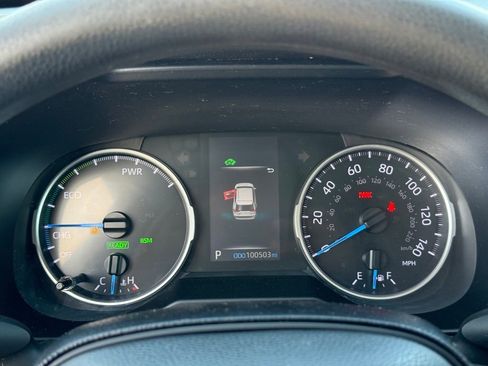 Used 2020 Toyota RAV4 LE image 17