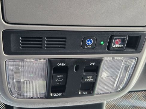 Used 2023 Honda Odyssey Touring image 9