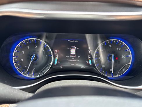 Used 2020 Chrysler Pacifica Limited w/ Tire & Wheel Group FWD image 25