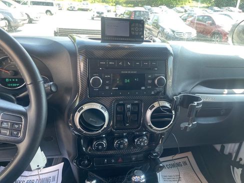 Used 2017 Jeep Wrangler Unlimited Sahara w/ Dual Top Group AWD/4WD image 22