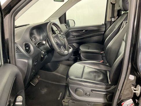 Used 2018 Mercedes-Benz Metris Passenger image 17