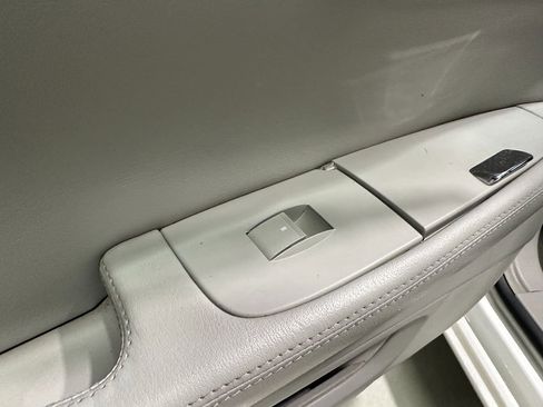 Used 2010 Cadillac DTS Luxury image 23