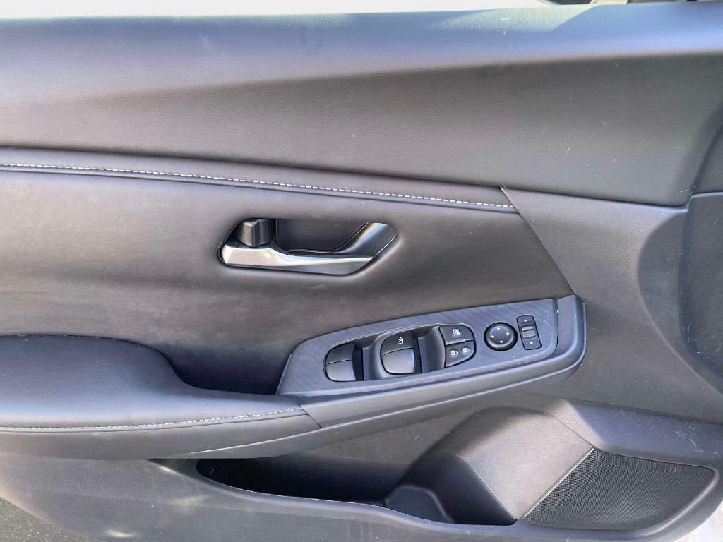 Used 2025 Nissan Sentra SV FWD image 17