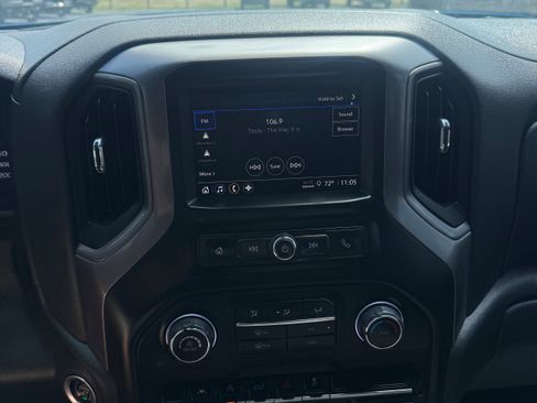 Used 2022 Chevrolet Silverado 1500 Custom AWD/4WD image 17