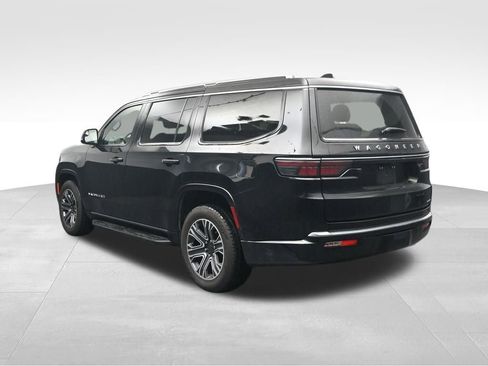 Used 2024 Jeep Wagoneer Series II w/ Flexible Seating Group RWD image 4