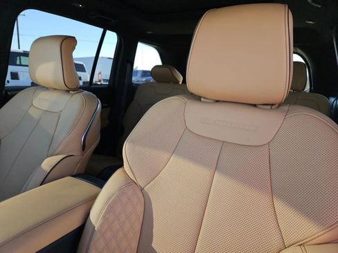 New 2025 Jeep Grand Cherokee Summit image 15