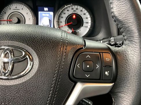 Used 2017 Toyota Sienna SE image 25