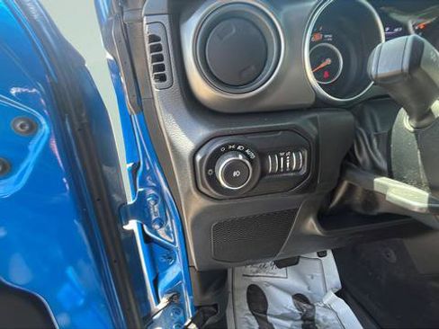 Used 2022 Jeep Wrangler Unlimited Sport AWD/4WD image 12