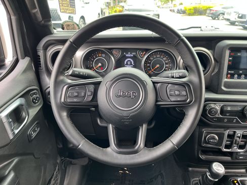 Used 2022 Jeep Wrangler Unlimited Sport AWD/4WD image 16