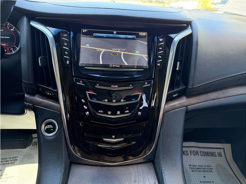 Used 2018 Cadillac Escalade Premium Luxury AWD/4WD image 46