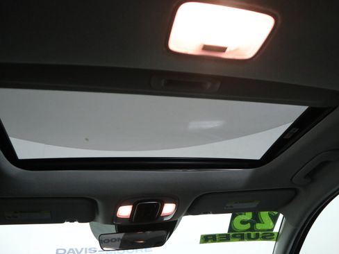 Used 2025 Hyundai Elantra SEL image 17