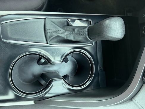 Used 2020 Toyota Camry LE image 19