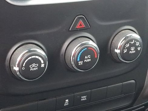 Used 2018 RAM 1500 Express AWD/4WD image 14