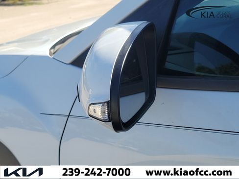 Used 2018 Hyundai Kona SEL w/ SEL Tech Package 02 FWD image 3