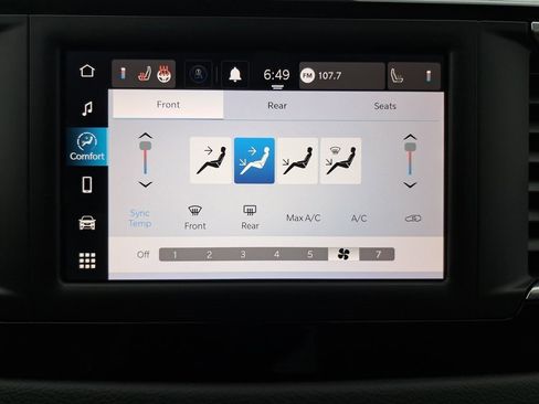 Used 2023 Chrysler Voyager LX image 23