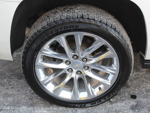 Used 2019 Chevrolet Suburban Premier w/ Premier Plus Edition image 29