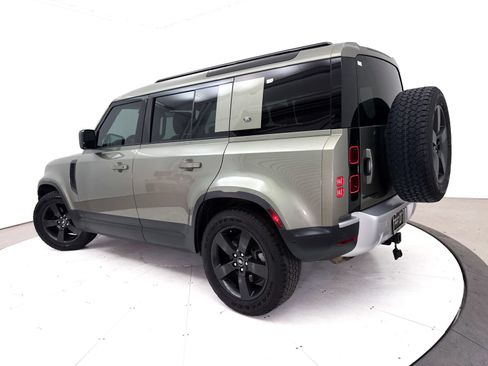 Used 2022 Land Rover Defender 110 SE AWD/4WD image 2