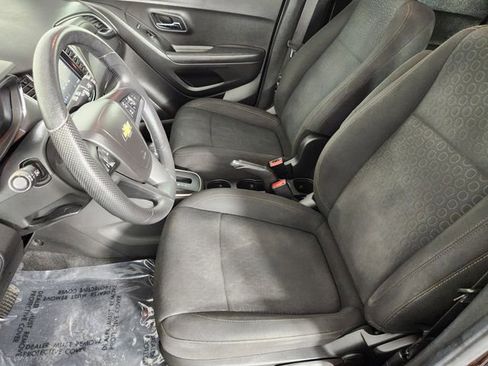 Used 2020 Chevrolet Trax LS w/ Tint and Cruise Package AWD/4WD image 12