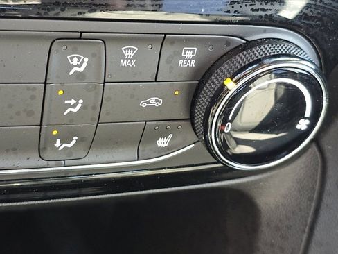Used 2023 Buick Encore GX Preferred w/ Cold Weather Comfort Package AWD/4WD image 5
