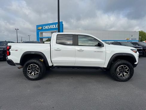 Used 2023 Chevrolet Colorado ZR2 w/ ZR2 Convenience Package III AWD/4WD image 2