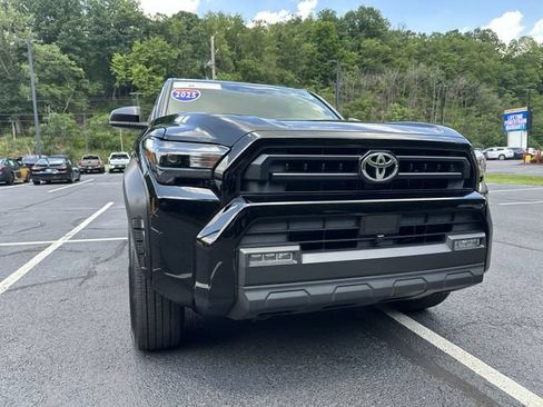 Certified 2025 Toyota 4Runner SR5 AWD/4WD image 10