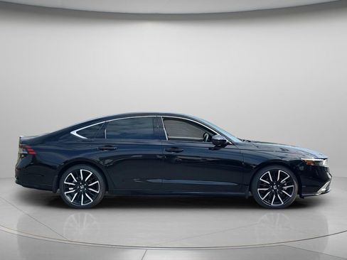 Used 2025 Honda Accord Touring image 9