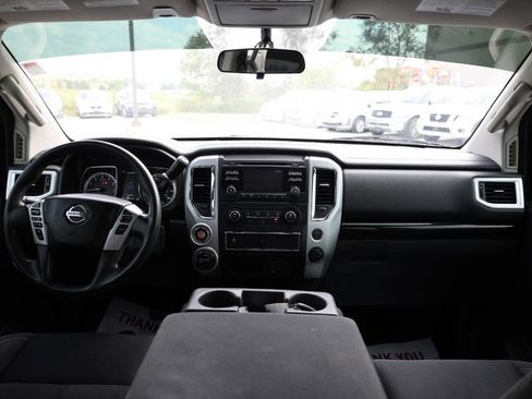 Used 2017 Nissan Titan SV image 14