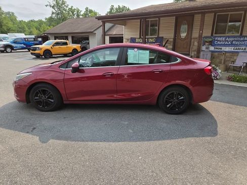 Used 2018 Chevrolet Cruze LT w/ Convenience Package FWD image 3