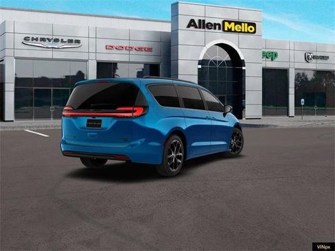 New 2026 Chrysler Pacifica Limited image 7