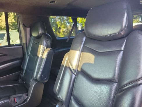 Used 2017 Cadillac Escalade ESV Platinum image 20