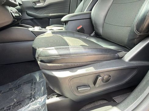 Used 2025 Ford Escape SE FWD image 22