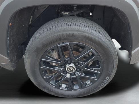 Used 2024 Toyota Tundra Limited AWD/4WD image 21