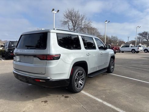 Used 2023 Jeep Wagoneer Series II image 5