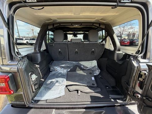 Used 2025 Jeep Wrangler Sahara 4xe image 31