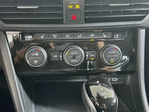 Used 2024 Volkswagen Jetta SE FWD image 24