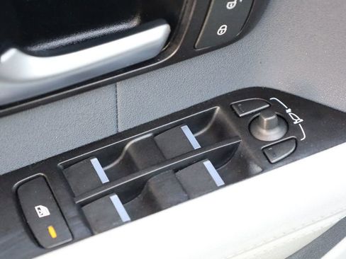 Used 2015 Land Rover Range Rover Evoque Pure Plus image 32